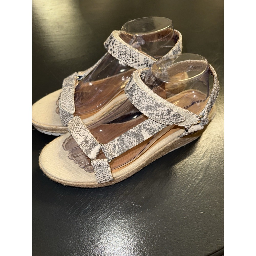 Universal Thread Wedge Espadrille Sandal Snake Print Size 10 Women